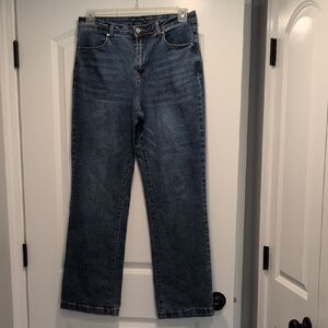 Women's Straight Leg Jeans in Dark Blue Wash